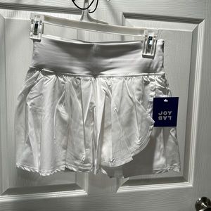 BNWT women’s white skirt with built in biker shorts by JoyLab